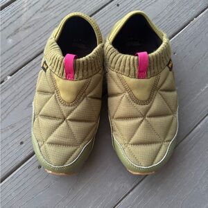 Woman’s Teva Slip-On Shoes - Olive Green